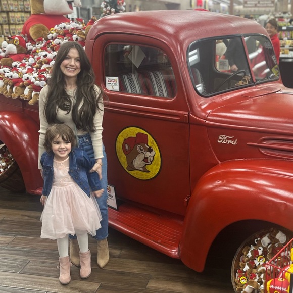 Meet your Posher, Peyton - Picture 2 of 10